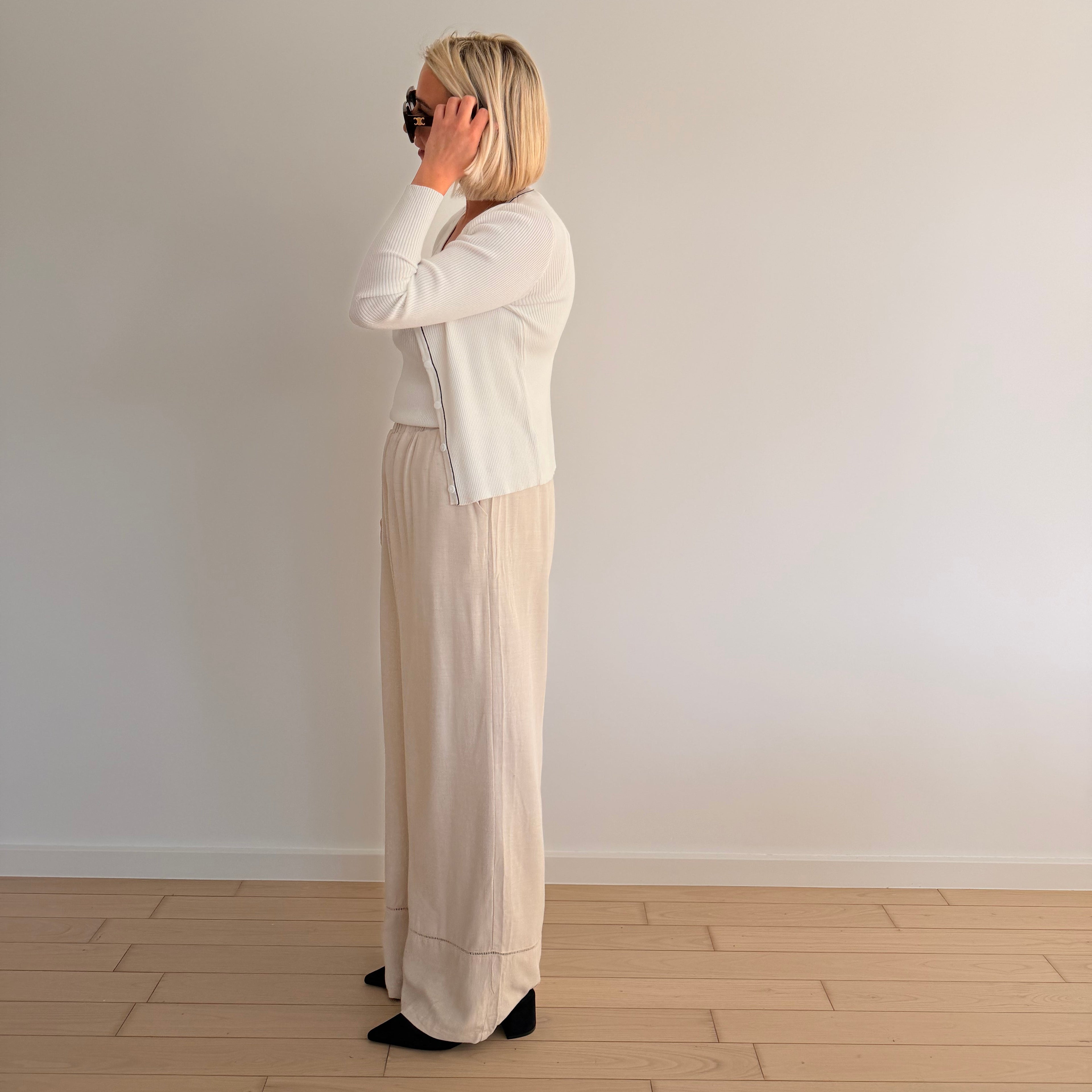 Ensemble femme chic – ensemble gilet et débardeur – ensemble blanc élégant – ensemble deux pièces femme – tenue minimaliste chic – ensemble été femme – look élégant femme