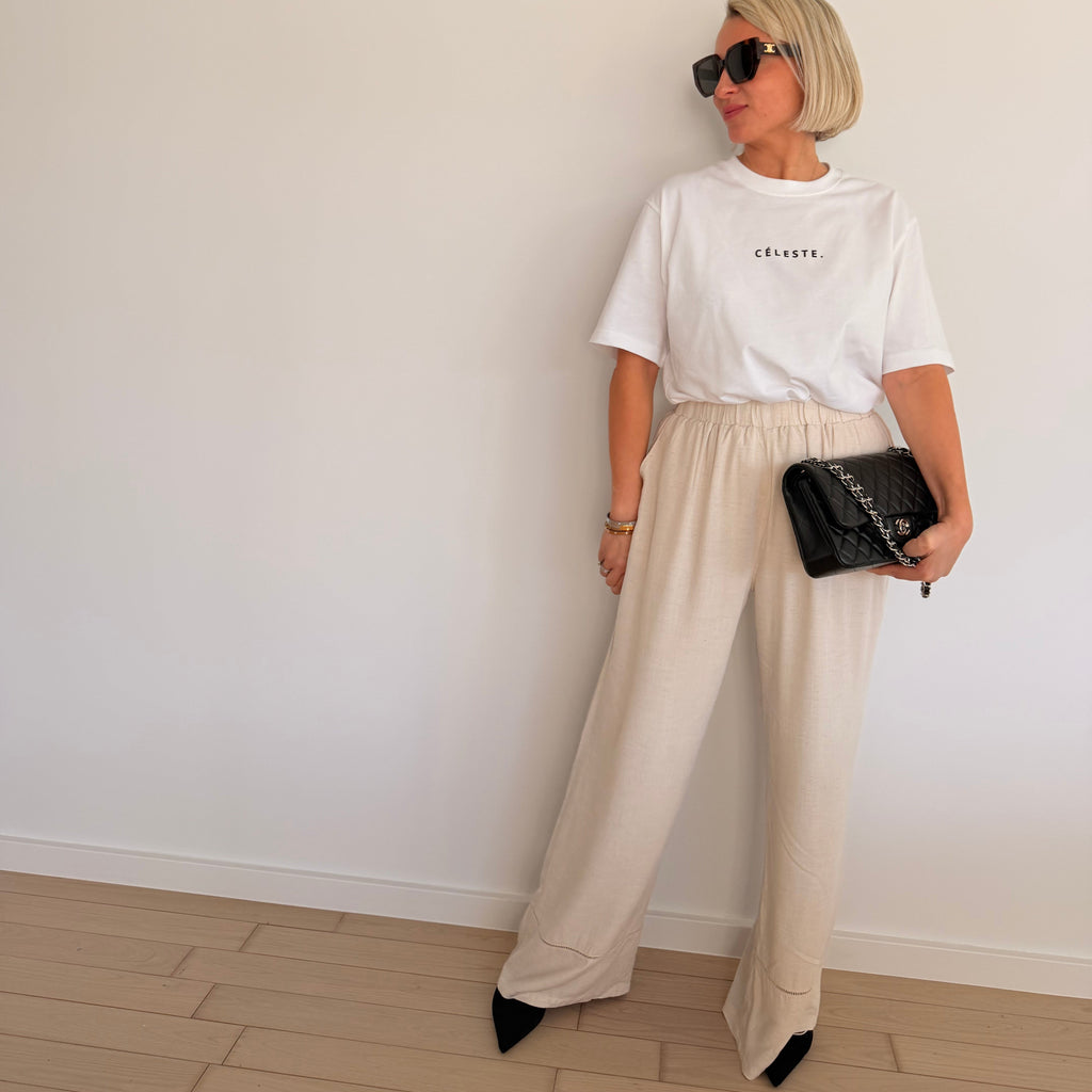 Pantalon beige fluide taille haute avec coupe large. Confortable, élégant et parfait pour un look chic et moderne.