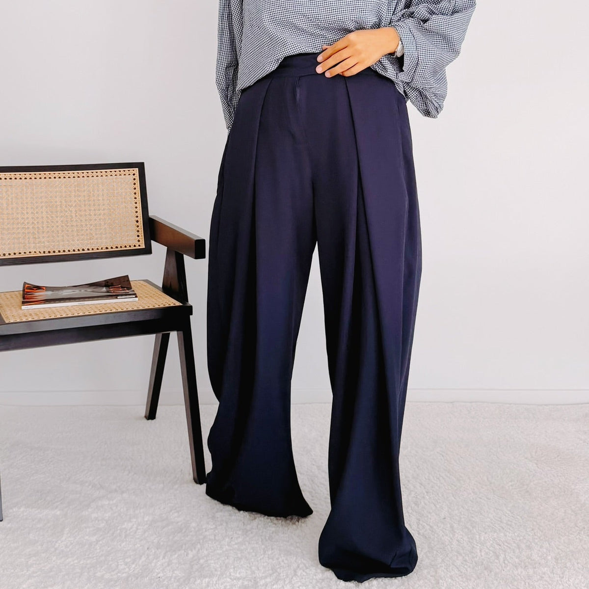 Pantalon large bleu marine femme effet portefeuille – Marius
