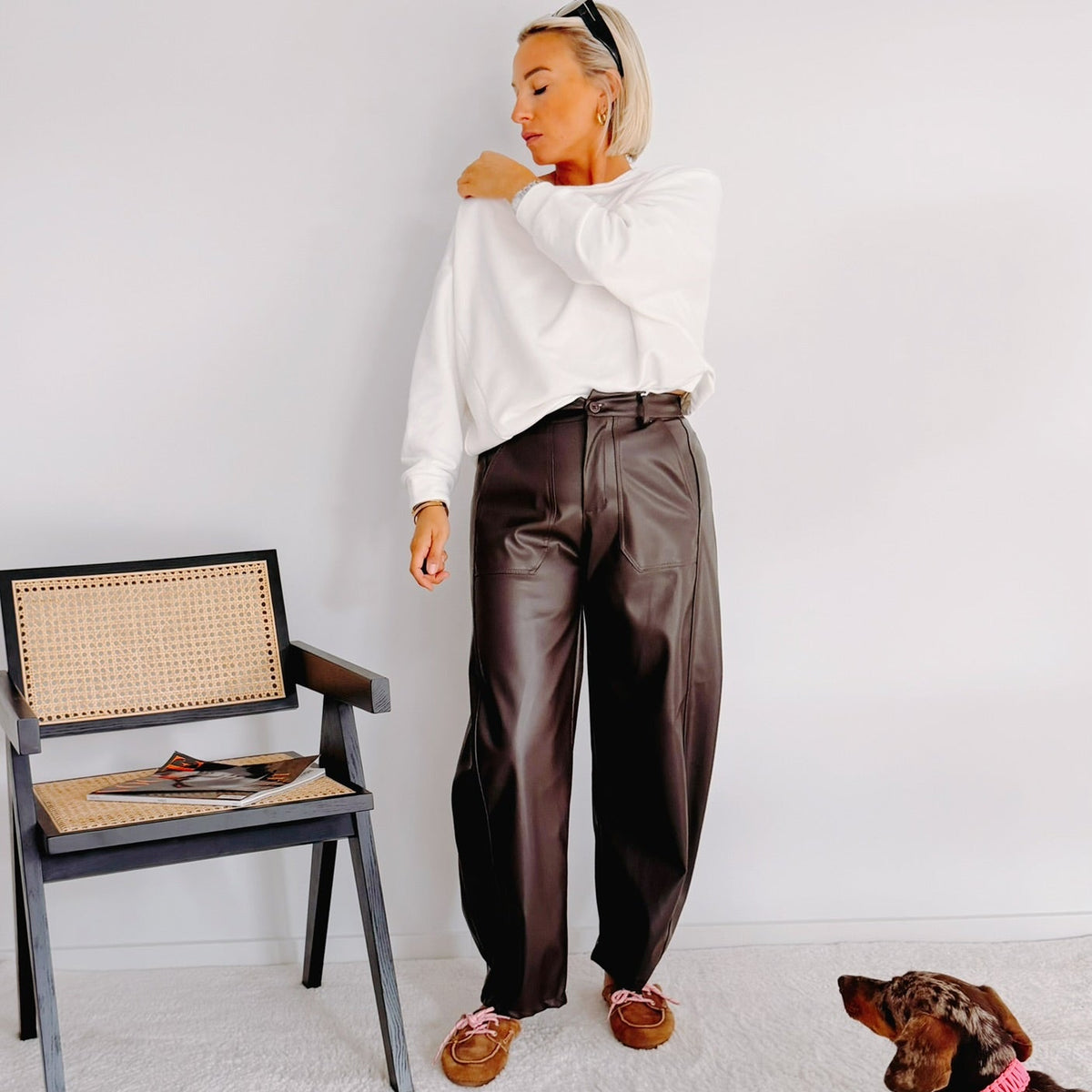 Pantalon effet cuir marron femme coupe ballon – Romeo