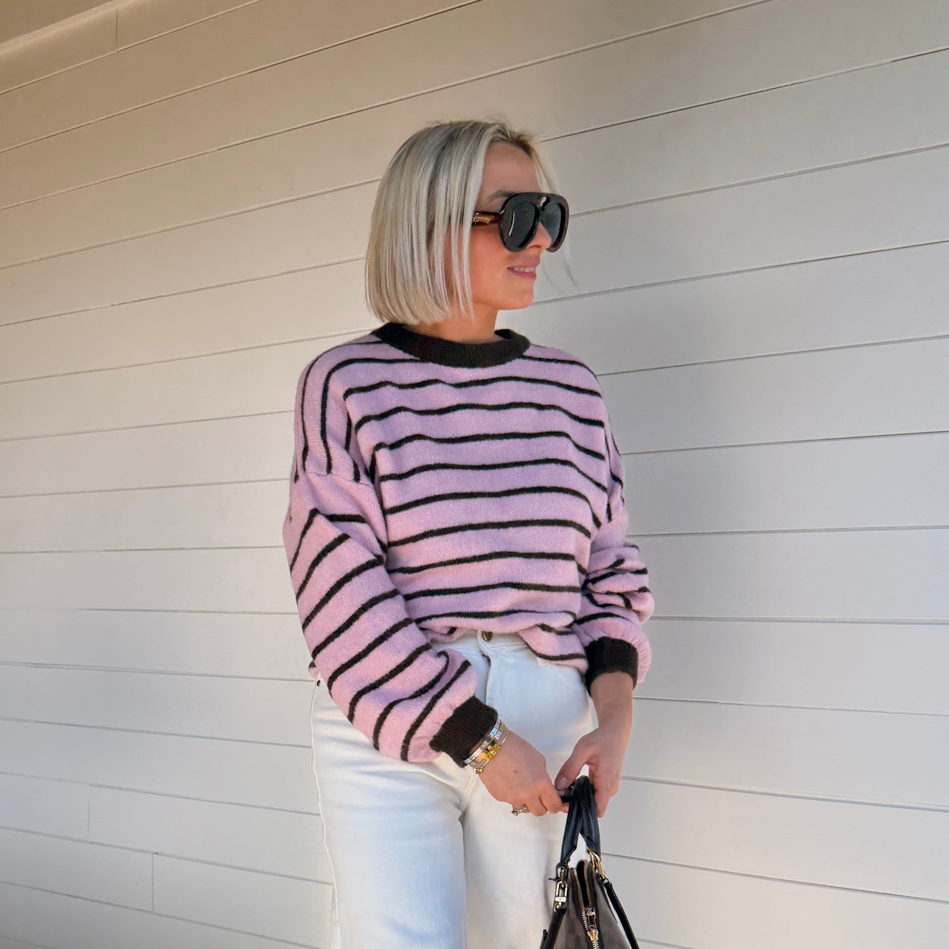 pull rose femme
pull rayé femme
pull oversize femme
pull tendance femme
pull casual chic
pull doux femme
look casual femme
pull mi-saison femme