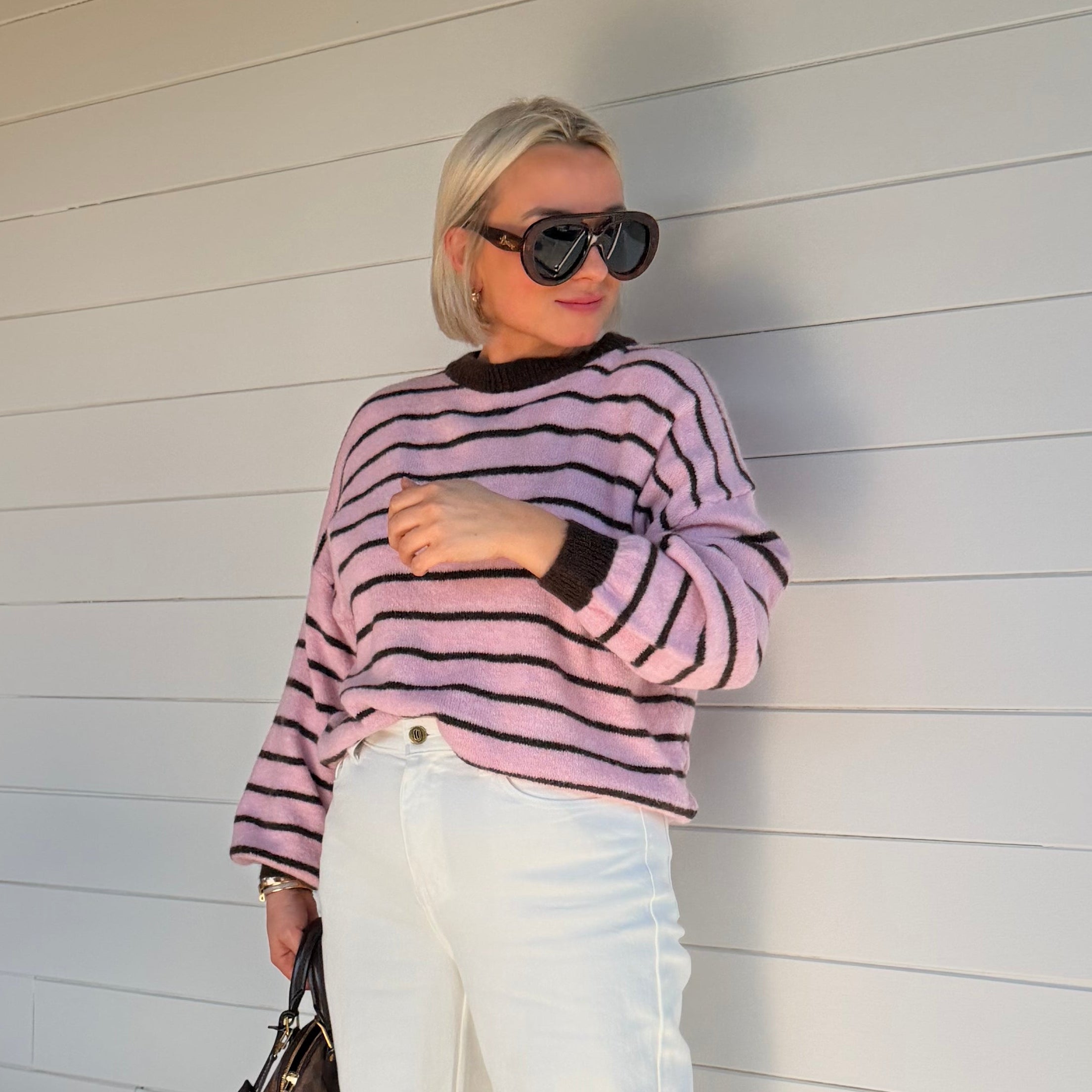 pull rose femme
pull rayé femme
pull oversize femme
pull tendance femme
pull casual chic
pull doux femme
look casual femme
pull mi-saison femme