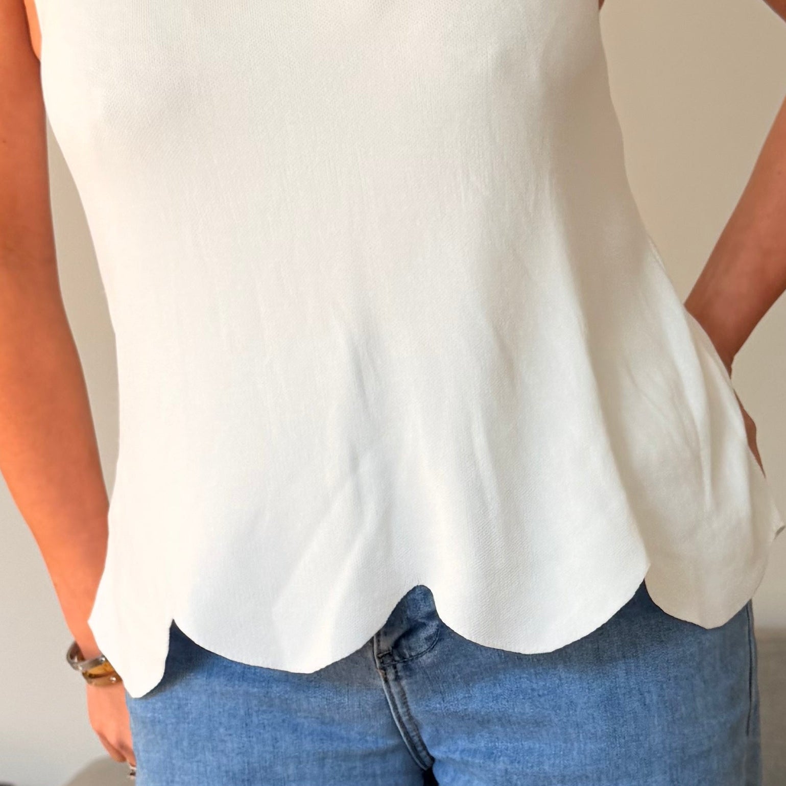 top blanc femme
top sans manches femme
top femme été
top élégant femme
top coupe évasée
look chic femme