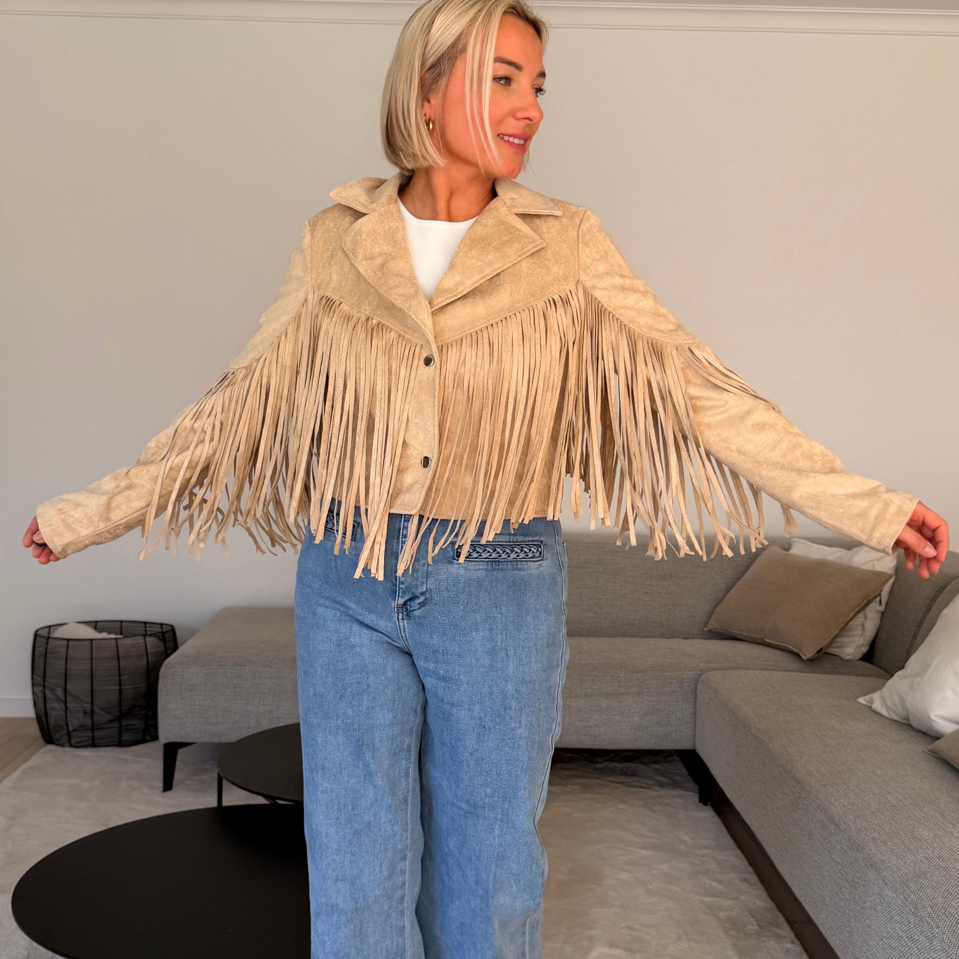 Veste daim femme – veste à franges – veste bohème chic – veste western femme – veste courte daim – veste tendance femme – veste mi-saison élégante
