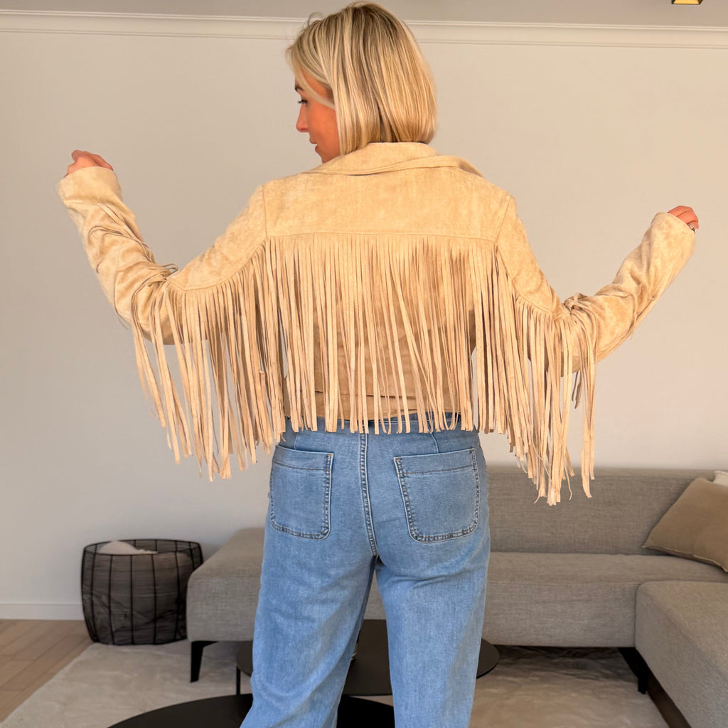 Veste daim femme – veste à franges – veste bohème chic – veste western femme – veste courte daim – veste tendance femme – veste mi-saison élégante