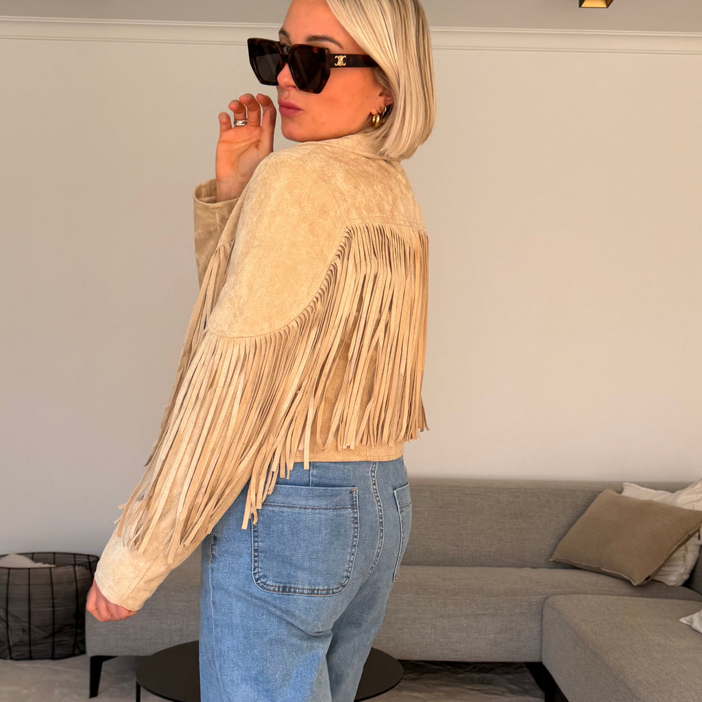 Veste daim femme – veste à franges – veste bohème chic – veste western femme – veste courte daim – veste tendance femme – veste mi-saison élégante